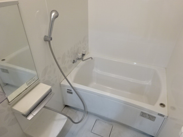 和泉市太町のハイツの浴室|きれいなお風呂です