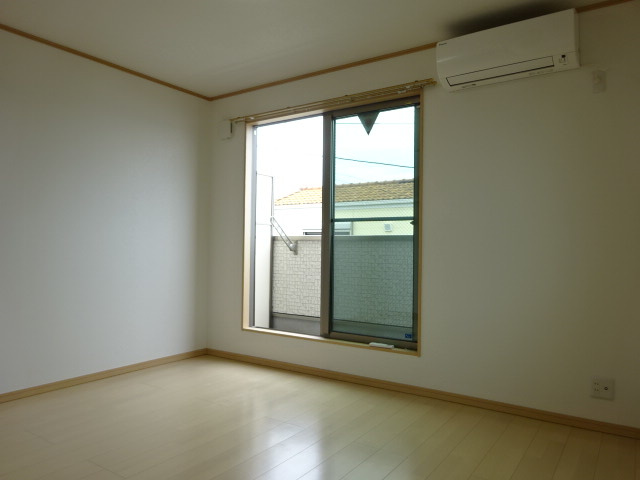 和泉市太町のハイツの居間・リビング|こちらのリビングで趣味の時間をお楽しみください