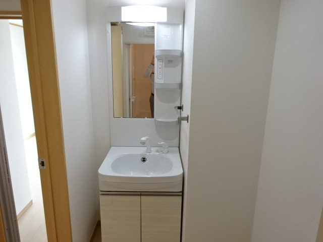 和泉市太町のハイツの洗面所|スペースが確保できる洗面所です