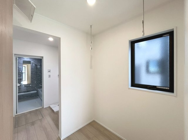 【商談中】ダイマルタウン　一宮市西五城第4　全4区画分譲のその他|洗面室隣にランドリースペースがございます。室内物干し付で大変便利です。