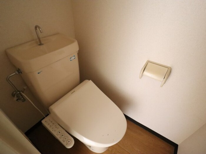 アーバンクレストⅢ Bのトイレ|温水洗浄暖房便座
