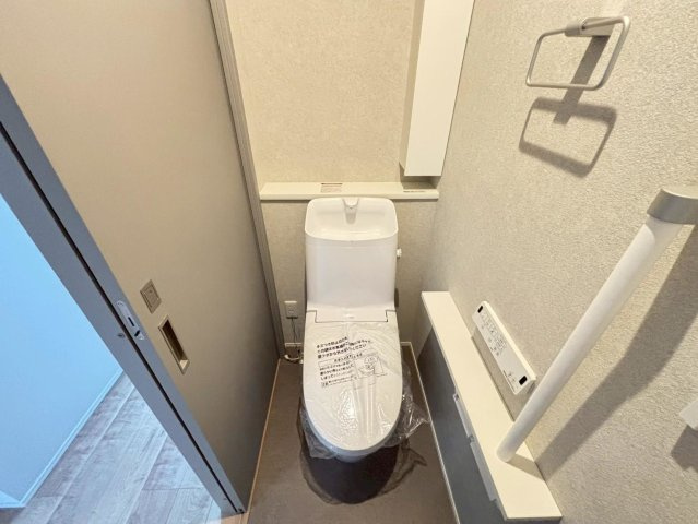 新築戸建　大垣市藤江町Ⅱ　全2区画分譲のトイレ|節水省エネの温水洗浄便座です。お掃除のしやすさを究めたフチなし形状でお手入れ楽々。