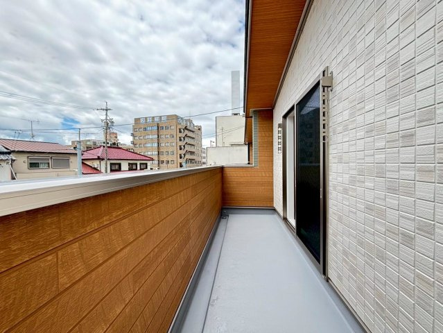新築戸建　大垣市藤江町Ⅱ　全2区画分譲のバルコニー|バルコニーは南向きで洗濯物もよく乾きます！