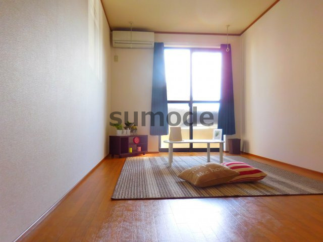 アビタシオン奈佐原B棟の居間・リビング