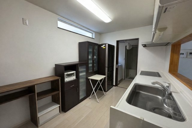 モダンな外観とウッドデッキ！文苑2丁目で叶える開放感溢れる暮らし◎のキッチン|会話が弾む対面式キッチン。料理中も家族の様子が見えて安心！