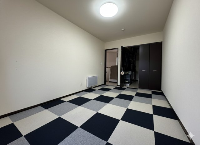 モダンな外観とウッドデッキ！文苑2丁目で叶える開放感溢れる暮らし◎のその他|クローゼット完備で室内スッキリ。2階居室もゆとりの広さを確保。