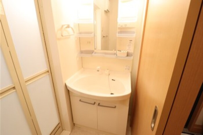 メゾンローレル Ⅱの独立洗面台|洗髪洗面化粧台