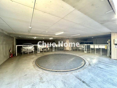 【駐車場】 | アーバンビュー平井ツインズ | 【敷地内駐車場】最新の空き状況や費用などの詳細は担当スタッフまでお問い合わせください。