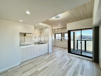 【居間・リビング】 | アーバンビュー平井ツインズ | 【リビングダイニング】一日の中で多くの時間を過すことになるリビングダイニングだからこそ、いつも穏やかな空間であることが必然。爽やかな通風と採光を存分に感じる事が出来る空間です。