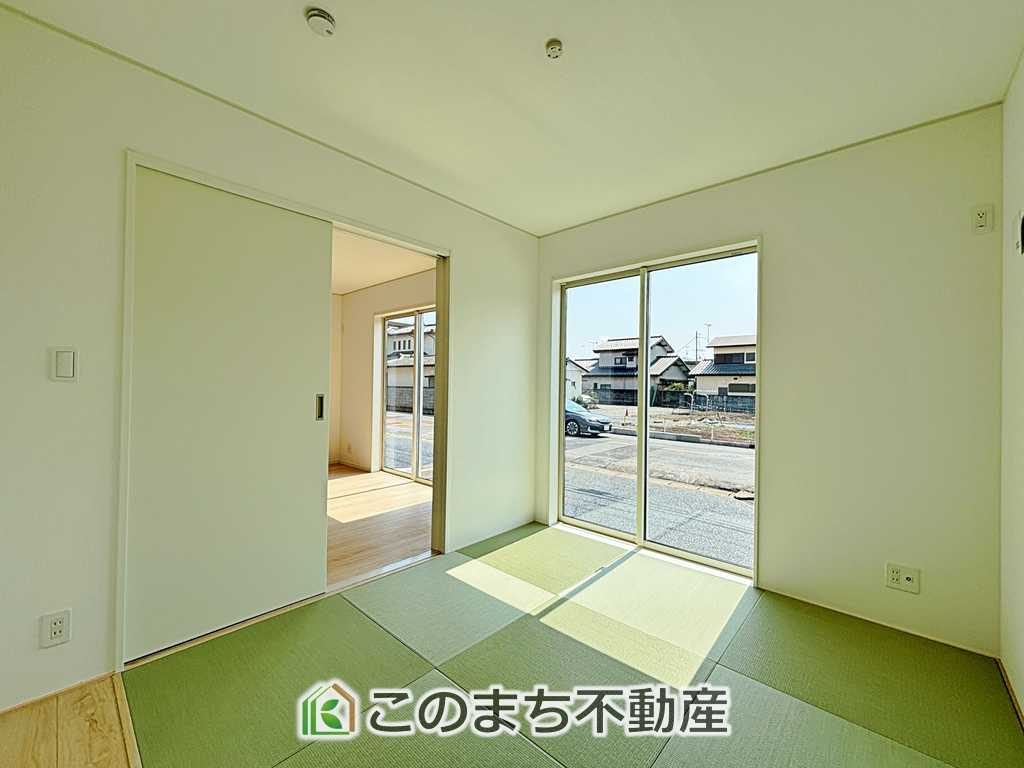 CRADLEGARDEN宇都宮市今宮第3の和室|お子様のお昼寝にも便利な和室です。大きな窓から暖かな日差しが差し込みます♪