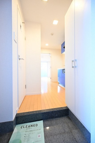 アデッソ新宿若松町の玄関