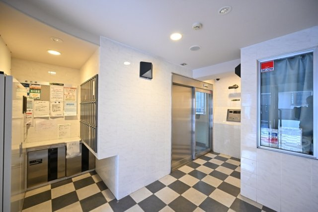 アデッソ新宿若松町のロビー