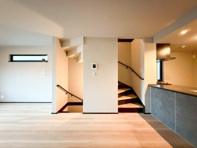 新築デザイナーズ住宅　全3棟　港北区日吉の居間・リビング|こちらの居間で趣味の時間をお楽しみください