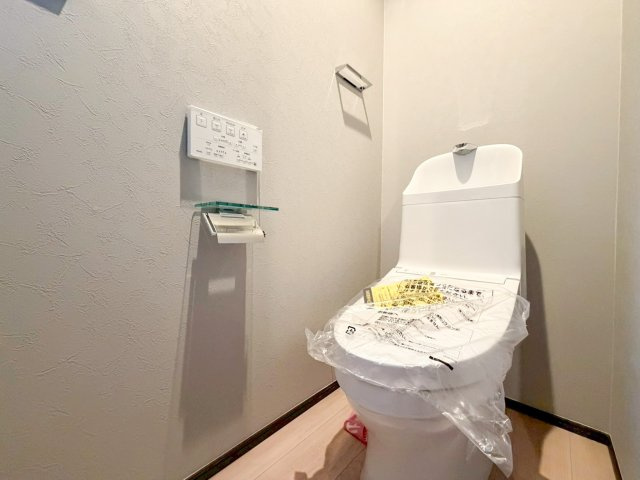 新築デザイナーズ住宅　全3棟　港北区日吉のトイレ|清潔感のあるトイレです