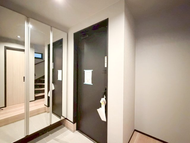 新築デザイナーズ住宅　全3棟　港北区日吉の玄関|シンプルで使いやすい玄関です