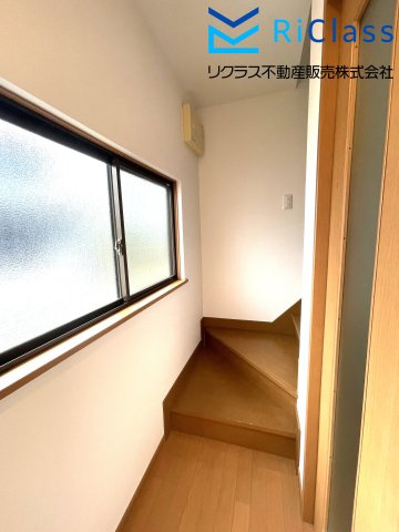 オーナーチェンジ物件　神戸市長田区上池田6丁目のその他|２階に上がる階段です