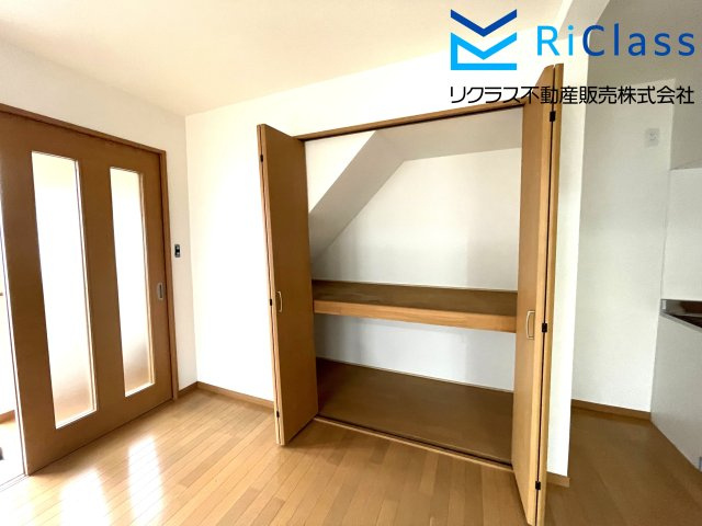 オーナーチェンジ物件　神戸市長田区上池田6丁目の収納|リビングに収納があります