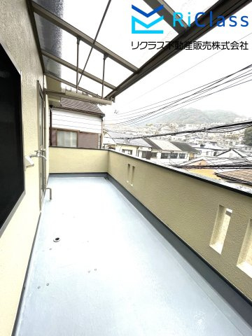 オーナーチェンジ物件　神戸市長田区上池田6丁目のバルコニー|屋根付きルーフバルコニーです