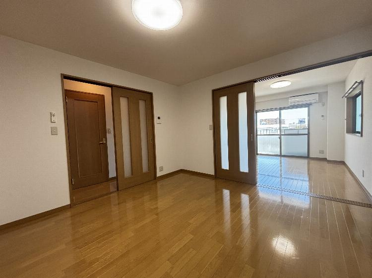 ハイツ　ハピィバリーⅡ　E棟の居間・リビング