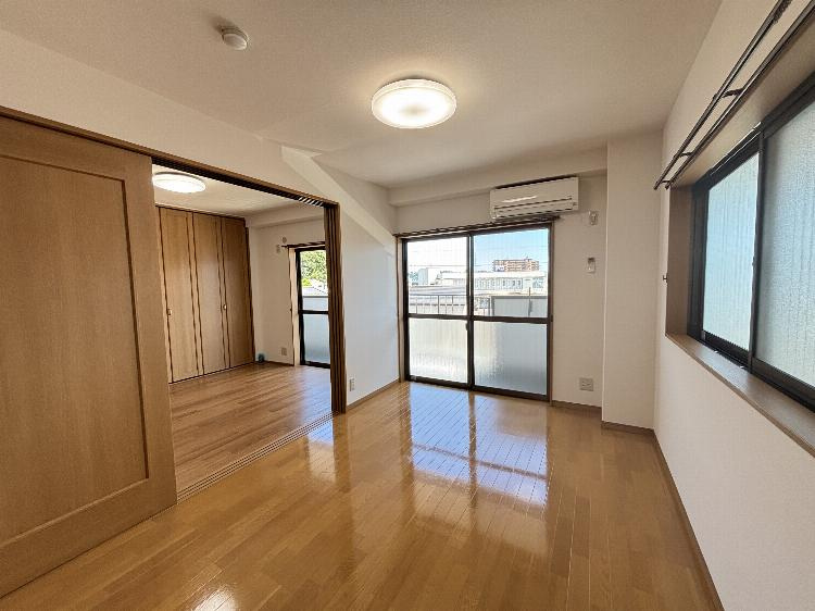 ハイツ　ハピィバリーⅡ　E棟の居間・リビング