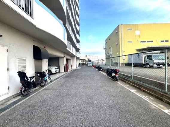 ユニハイム東灘の駐車場