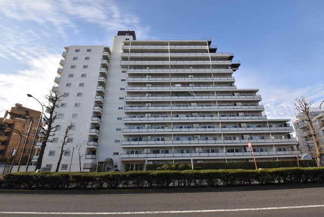【現況写真】 | 東建池袋要町マンション | 外観と前面道路の様子。～即日のご見学可能～　お問合せはお気軽にどうぞ。
