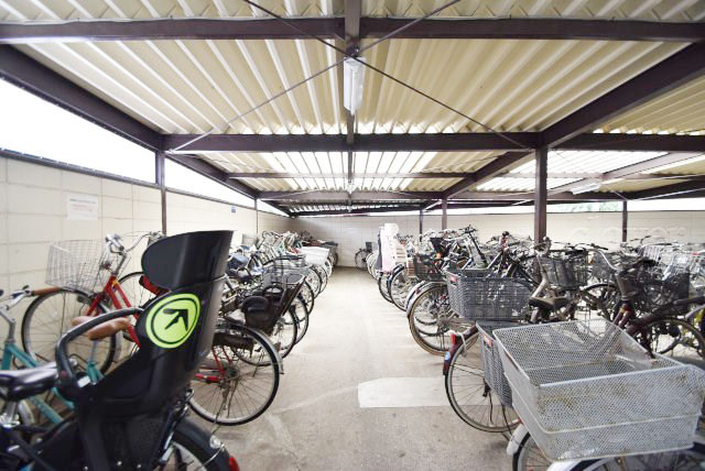 【駐輪場】 | 東建池袋要町マンション | 自転車置き場。マンションの共用部にあたります。空きの有無や駐輪料金、各戸の台数制限などについては、改めてお問い合わせください。～即日のご見学可能～　お問合せはお気軽にどうぞ。
