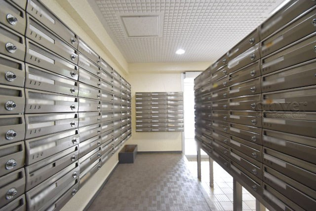 【設備】 | 東建池袋要町マンション | ロック式の集合ポスト。セキュリティや個人情報に対する意識の高まりが強い昨今では、ポストにロックがかかることも大事なポイントになります。～即日のご見学可能～　お問合せはお気軽にどうぞ。
