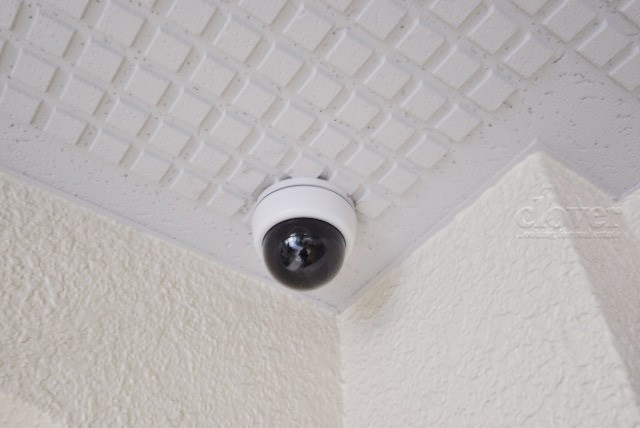 【防犯設備】 | 東建池袋要町マンション | 建物や敷地の隅々に目を光らせる防犯カメラが設置されています。現地を見学される際には、カメラの存在やその台数にも意識を払ってみてください。～即日のご見学可能～　お問合せはお気軽にどうぞ。
