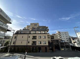 【展望】 | 眼前に広がる空の雄大さと、このお部屋の自慢の一つである「眺望」をご覧ください。毎日、この景色を独り占めできる新生活に夢が広がります。～即日のご見学可能～　お問合せはお気軽にどうぞ。