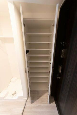 プラウドフラット文京千駄木の玄関