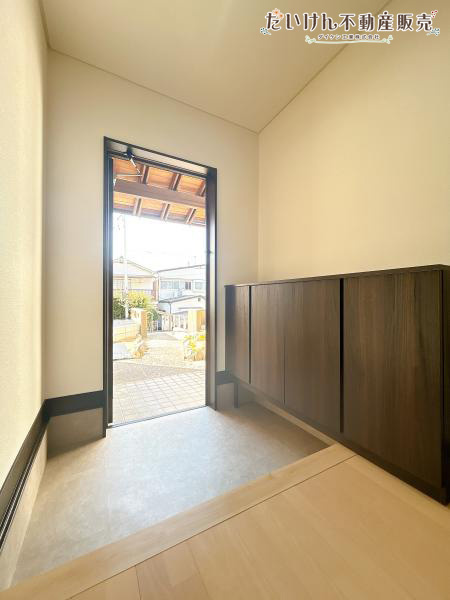 明石市魚住町清水　中古戸建の玄関