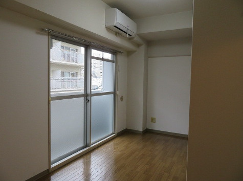 第8田中興産ビルの居間・リビング