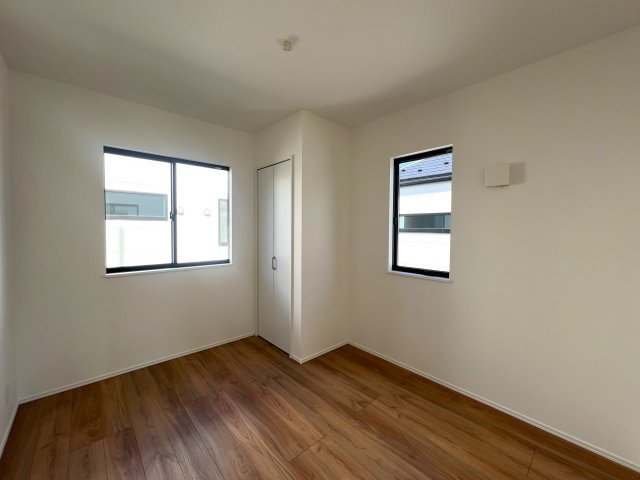 ちょっと高台だから陽当たり独り占め☆【保土ヶ谷区仏向町新築戸建】の洋室|コンパクトで使いやすい洋室です