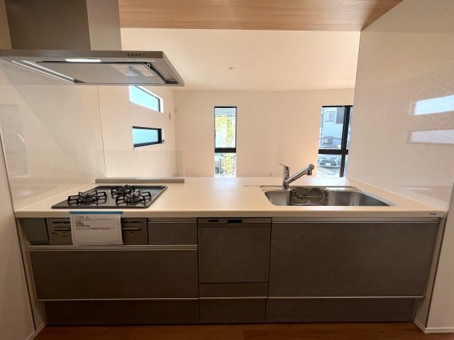 ちょっと高台だから陽当たり独り占め☆【保土ヶ谷区仏向町新築戸建】のキッチン|使いやすいキッチンです