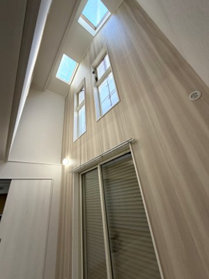 【居間・リビング】 | 鵠沼海岸5丁目中古戸建 | リビング吹き抜け部分