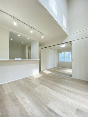 【居間・リビング】 | 鵠沼海岸5丁目中古戸建 | リビング別角度