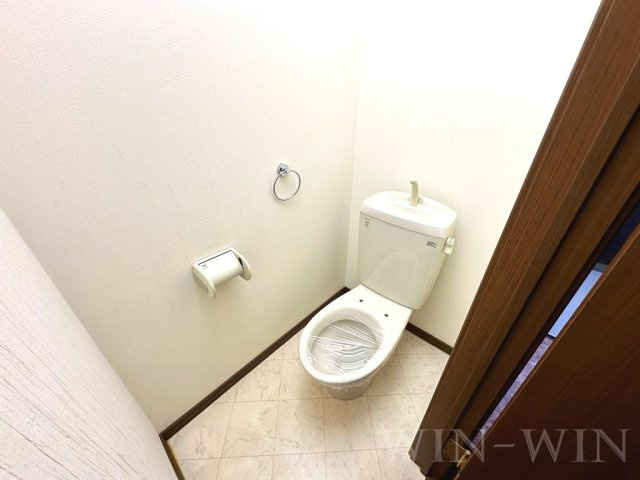 アンフィールドのトイレ|イメージ（同建物内別部屋の写真です）