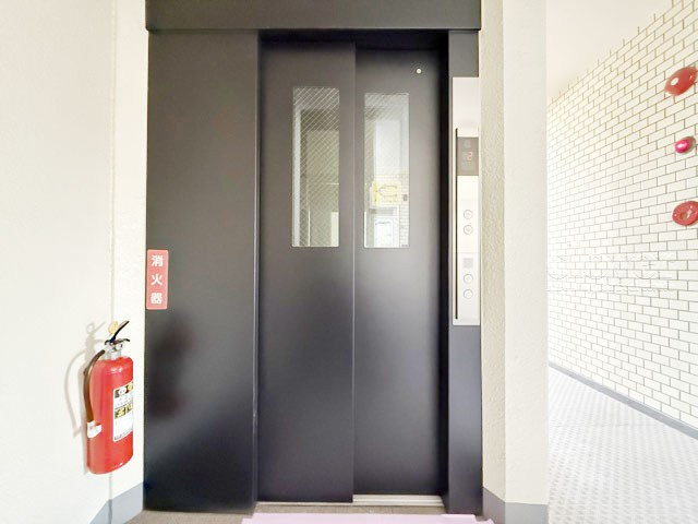 【設備】 | エンゼルハイム梅屋敷第2 | 無いと困ってしまう設備の筆頭がエレベーター。定期的なメンテナンスが必要な大型機械です。よく整備されていることをご確認ください。～即日のご見学可能～　お問合せはお気軽にどうぞ。
