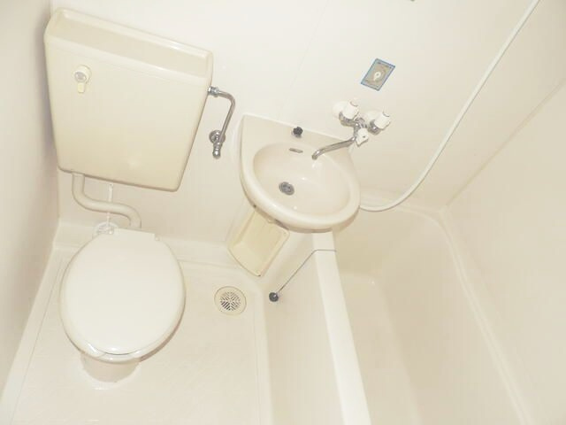 ビバリーハウス南台の浴室