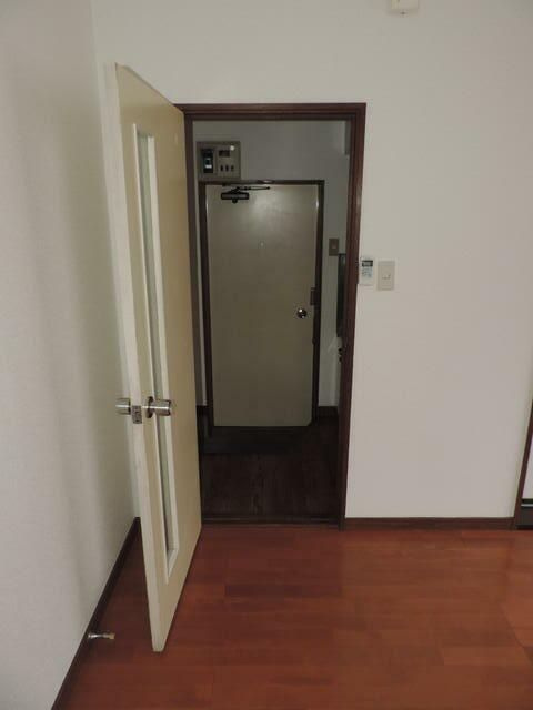 ビバリーハウス南台の玄関