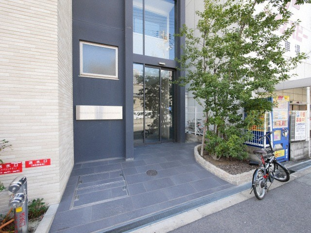 プレミアムコート谷町４丁目のエントランス