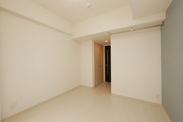 プレミアムコート谷町４丁目の居間・リビング