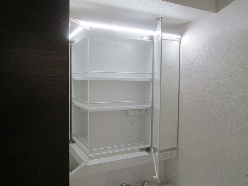 福岡市早良区荒江３丁目の賃貸マンションの玄関