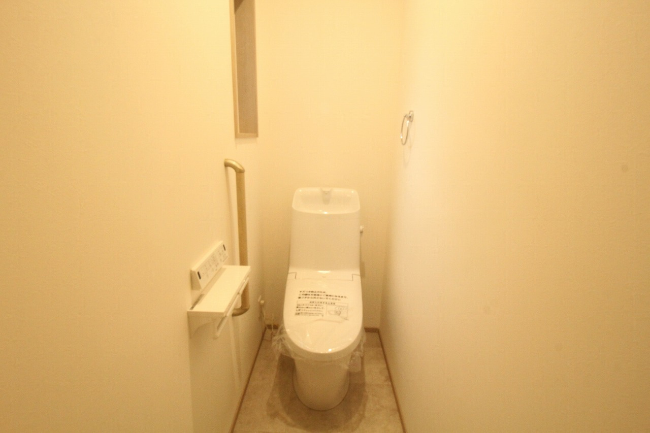 高見町　新築戸建　1号棟　【全2区画】のトイレ|1F