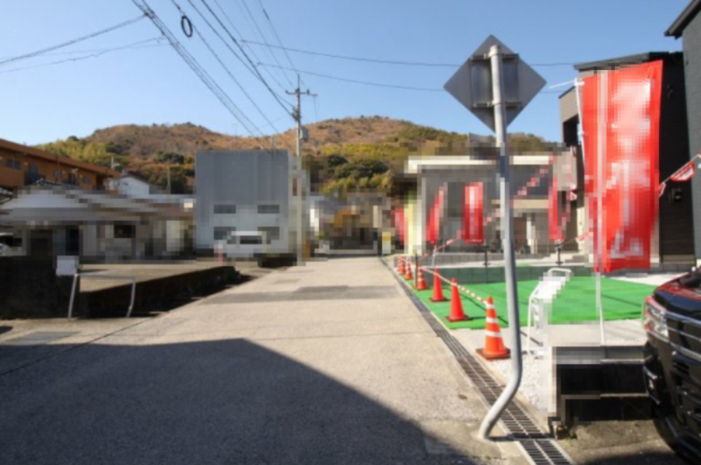 高見町　新築戸建　1号棟　【全2区画】の前面道路含む現地写真|接面道路　5.9ｍ