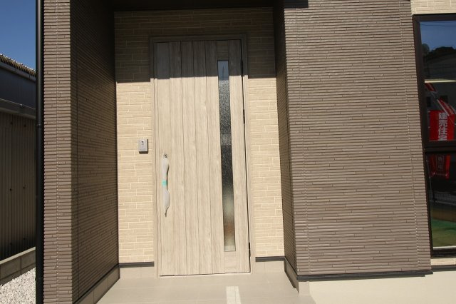 高見町　新築戸建　1号棟　【全2区画】の玄関