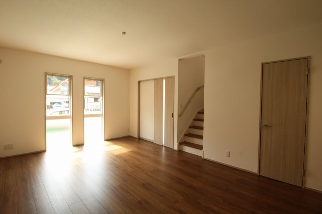 高見町　新築戸建　1号棟　【全2区画】の居間・リビング|LDK