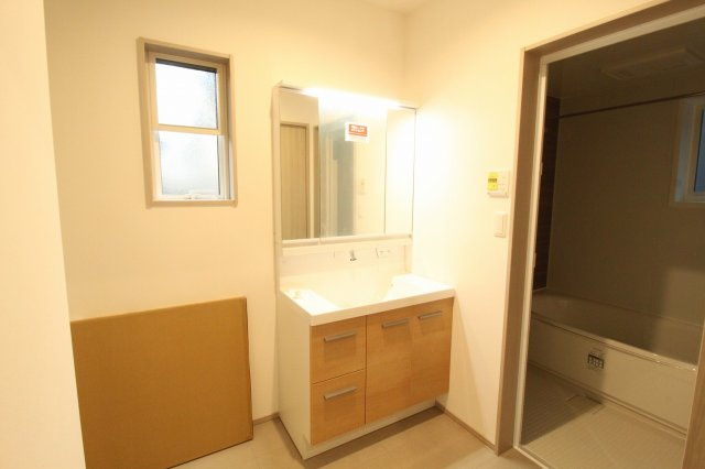 高見町　新築戸建　1号棟　【全2区画】のトイレ|1F