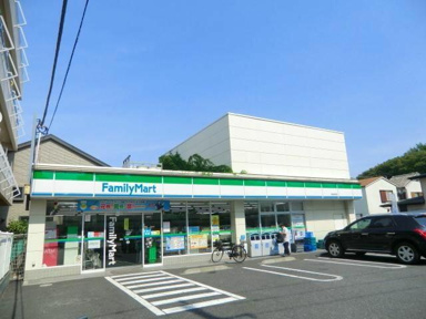 ファミリーマートまで650m